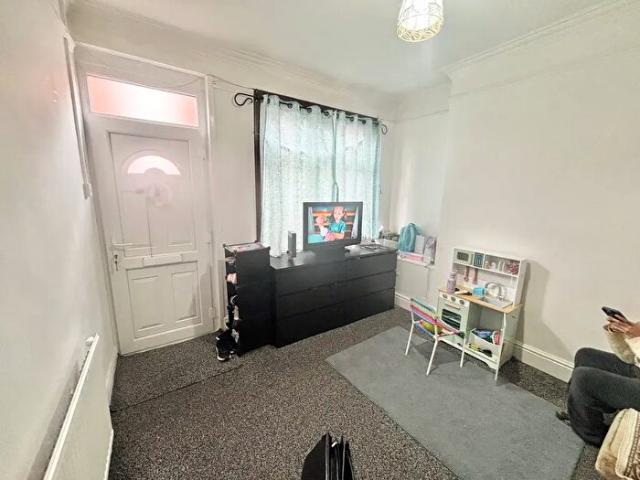 3 Bedroom Terraced House To Rent In Beaumanor Road, Leicester, LE4
