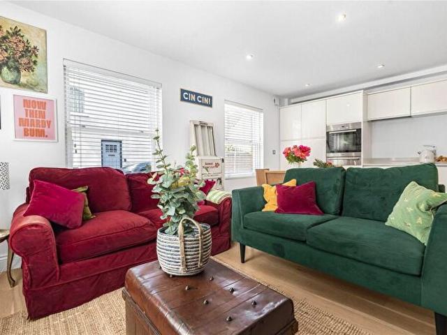 3 Bedroom Terraced House To Rent In Beautiful Newly Refurbished Bed, OX2