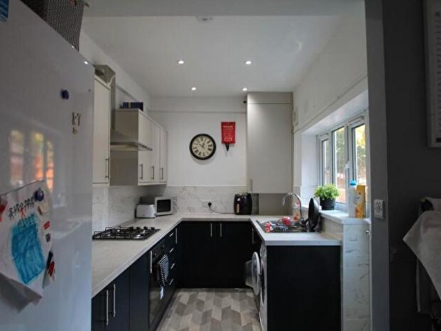 3 Bedroom Terraced House To Rent In Burford Road, Nottingham, NG7