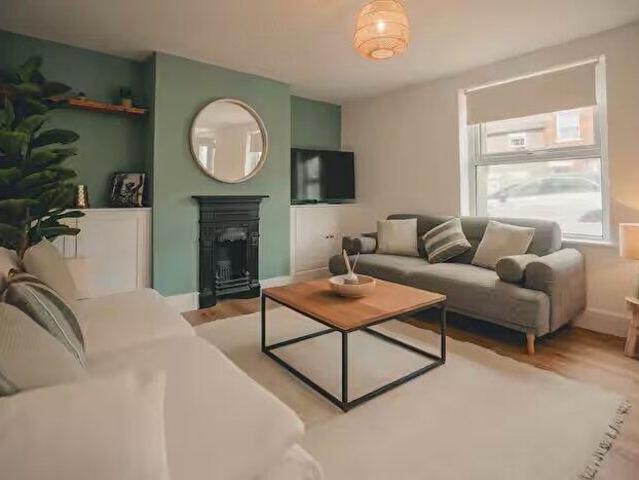 3 Bedroom Terraced House To Rent In Centre Street, Banbury, Oxfordshire, OX16