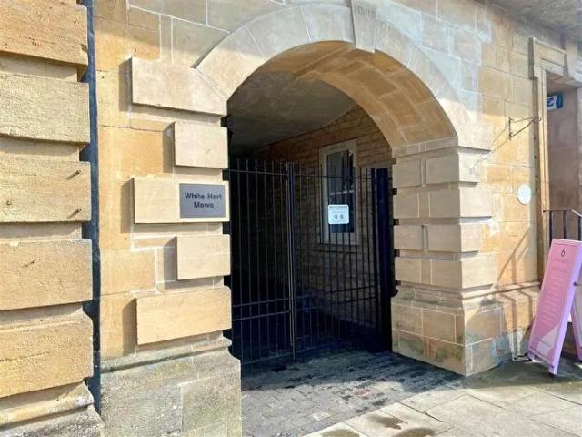 3 Bedroom Terraced House To Rent In High Street, Chipping Norton, Oxfordshire, OX7