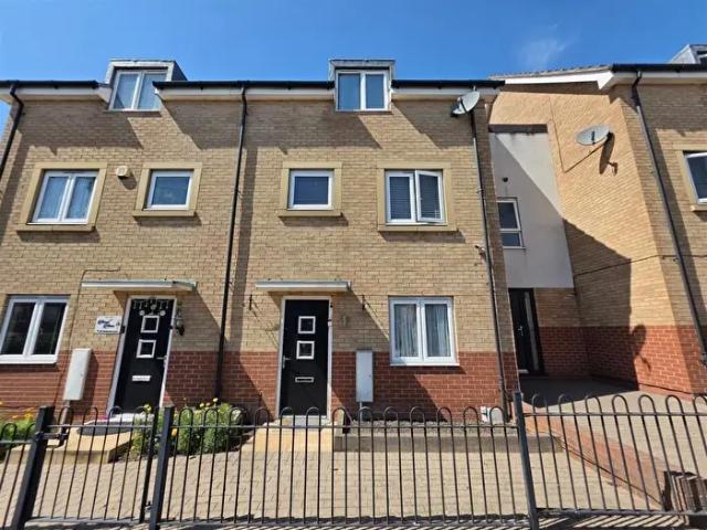 3 Bedroom Terraced House To Rent In Humberstone Lane, Thurmaston, Leicester, LE4