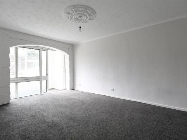 3 bedroom Terraced House to rent in Links Walk, West Denton, Newcastle Upon Tyne, NE5