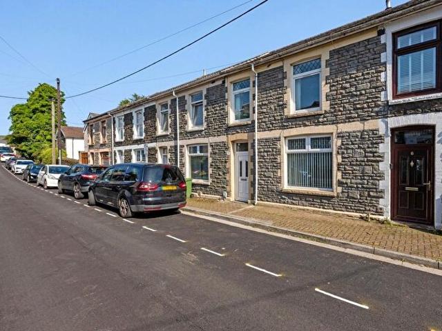 3 Bedroom Terraced House To Rent In Llwynmadoc Street, Pontypridd, CF37