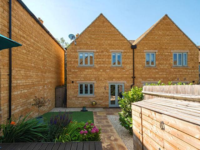 3 Bedroom Terraced House To Rent In New Barrels Pitch, Chipping Campden, Gloucestershire, GL55