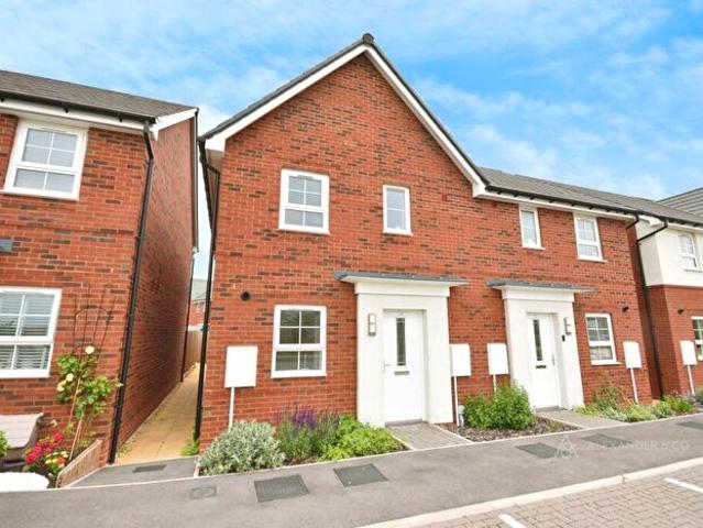 3 Bedroom Terraced House To Rent In Nutmeg Close, Broughton, Aylesbury, HP22