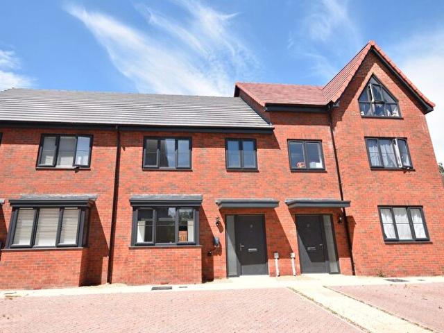 3 Bedroom Terraced House To Rent In Osbourne Gardens, Aylesbury, Buckinghamshire, HP21