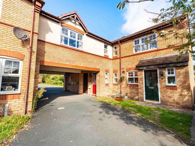 3 bedroom Terraced House to rent in Regal Close, Tamworth, Staffordshire