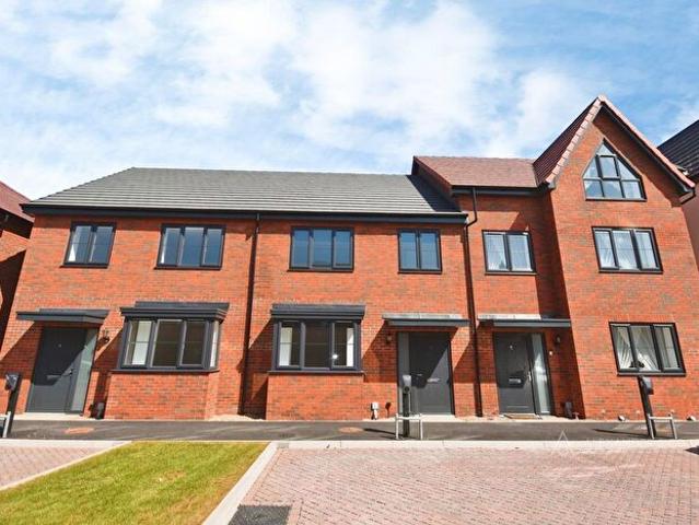 3 Bedroom Terraced House To Rent In Sanders Lane, Aylesbury, Buckinghamshire, HP21