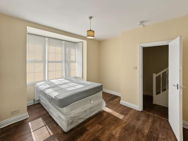 3 bedroom terraced house to rent on Lordship Lane, London