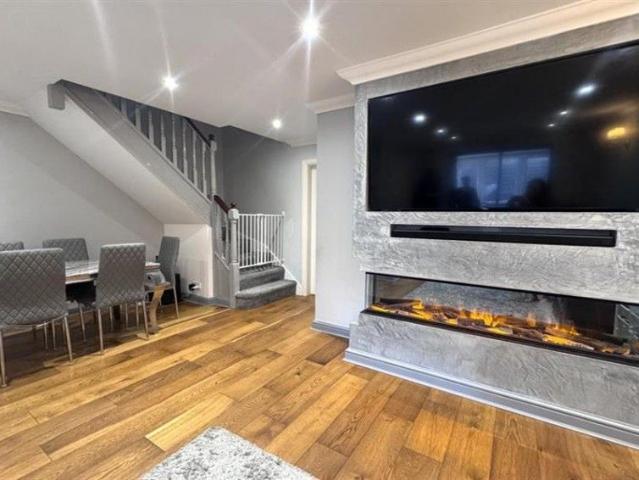 3 Bedroom Terraced Available Arranging tenancy