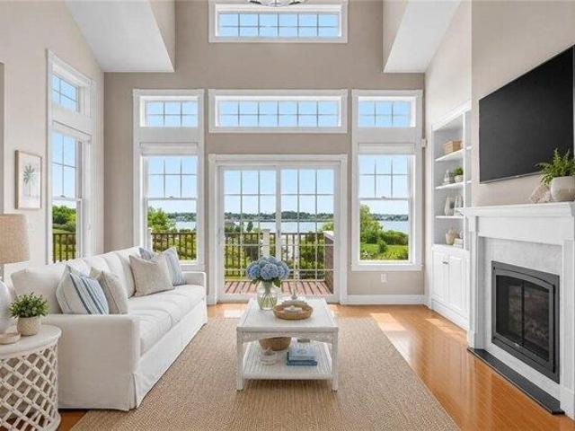 3 bedroom, Tiverton RI 02878 105513846