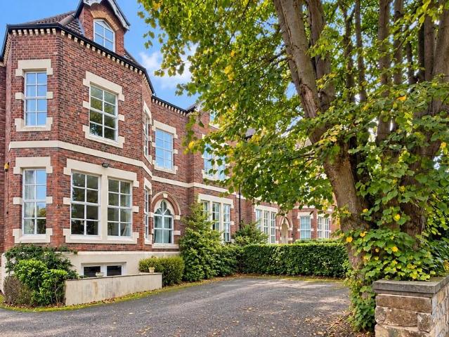 3 bedroom triplex for sale