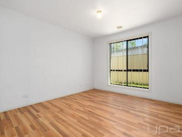 Melton South, Victoria - Parking, Equipped kitchen