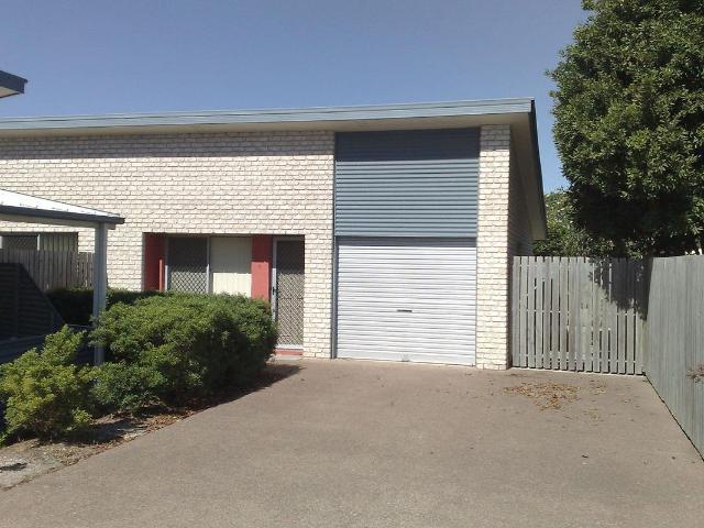 3 Bedroom Unit Walking Distance to Hinkler