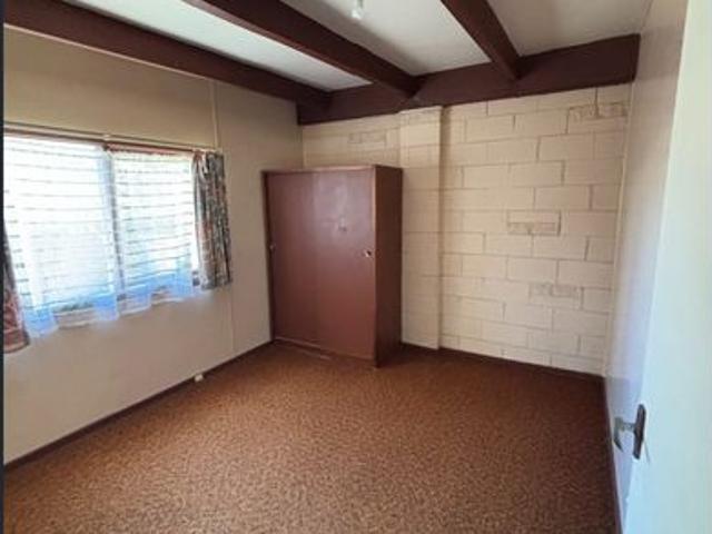3 Bedroom Unit walking distance to water