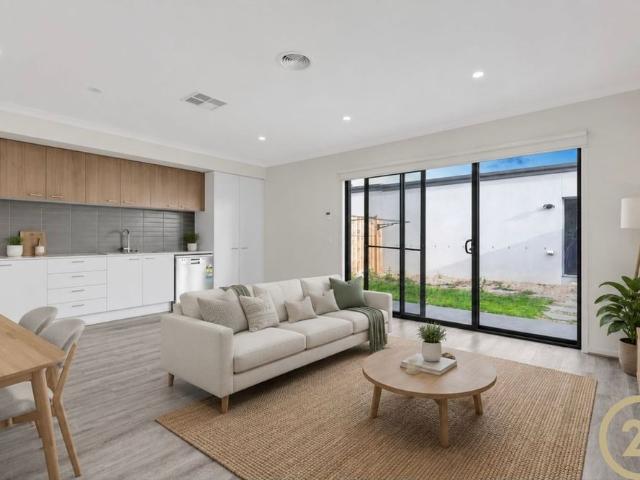 3 Bedroom Unit with Direct Park Access – Prime Thornhill Park Location
