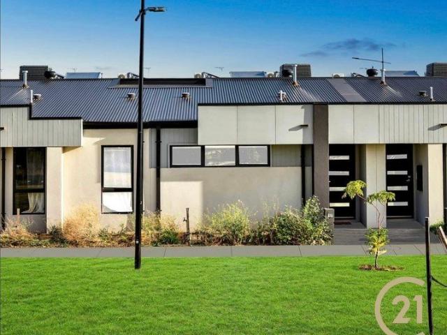 3 Bedroom Unit with Direct Park Access Prime Thornhill Park Location
