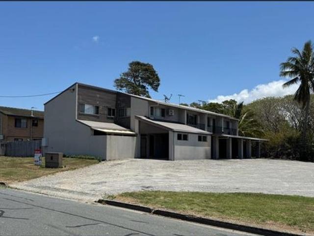 3 Bedroom unit available in East Mackay