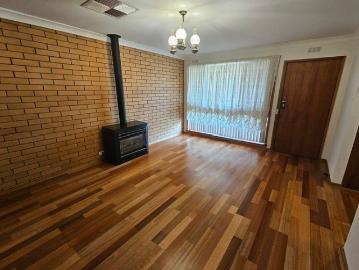 3 Bedroom Unit Close to Schools & Birallee Shopping Centre