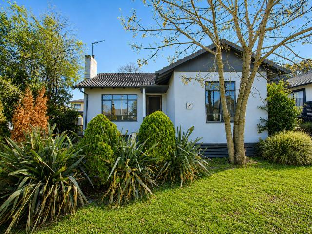 3 Bedroom Unit in the Heart of Doveton!