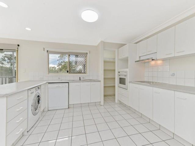 3 Bedroom Unit in Convenient Location