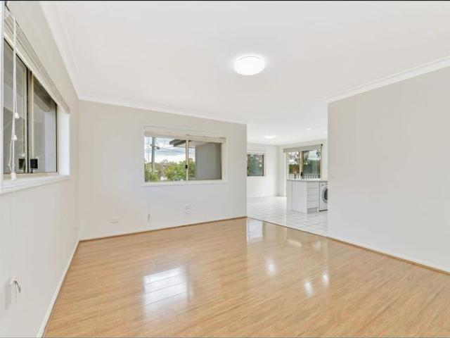 3 Bedroom Unit in Convenient Location