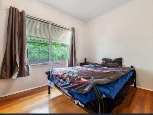 3 Bedroom Unit in Convenient Location !