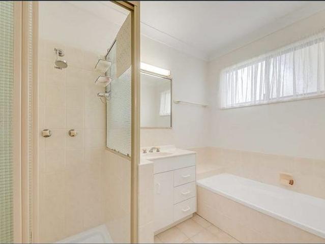 3 Bedroom Unit in Close to Schools