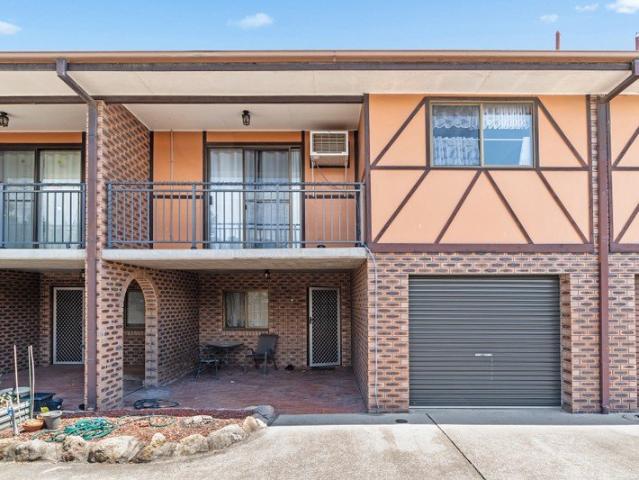3 Bedroom Unit In Great Downtown Location