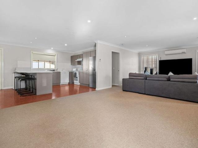 3 Bedroom Unit in Quiet Location