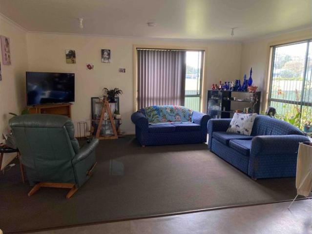 3 Bedroom unit is Stunning Strahan