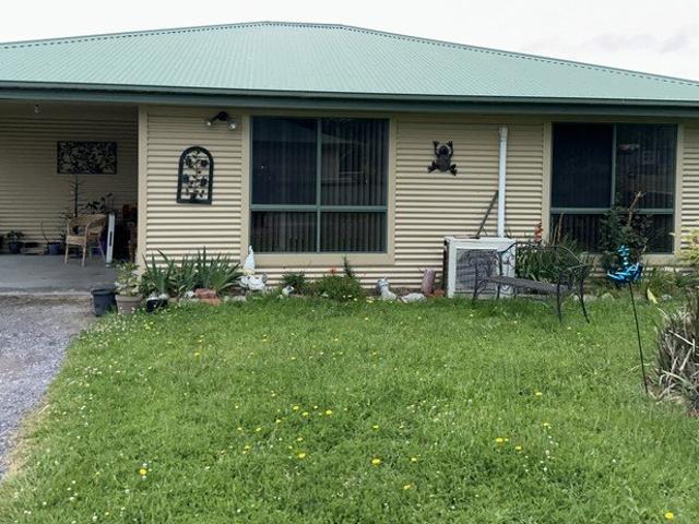 3 Bedroom unit is Stunning Strahan