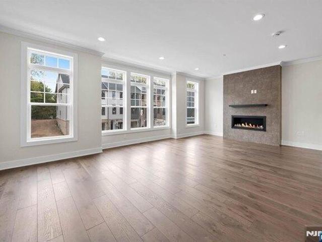 3 bedroom, Upper Saddle River NJ 07458 105276631