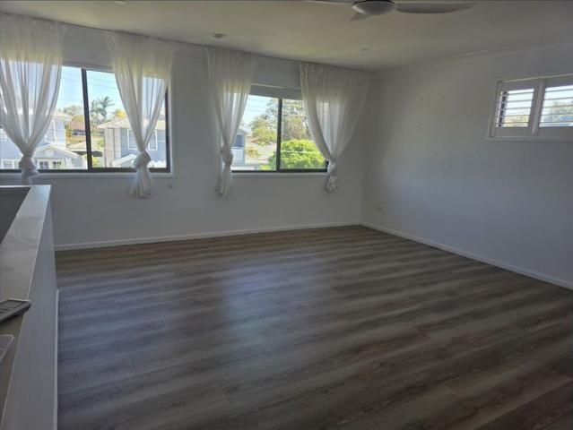 3 Bedroom upstairs living