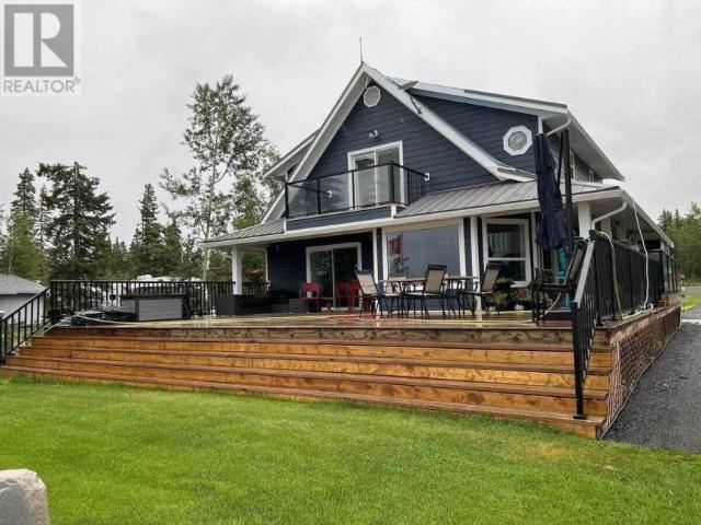 3 Bedroom Villa 70 Mile House British Colombia 105151922