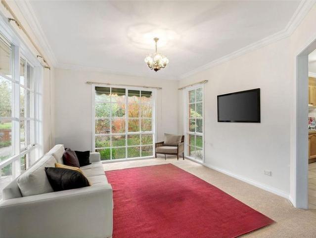 3 Bedroom Villa with Private Courtyard in Balwyn