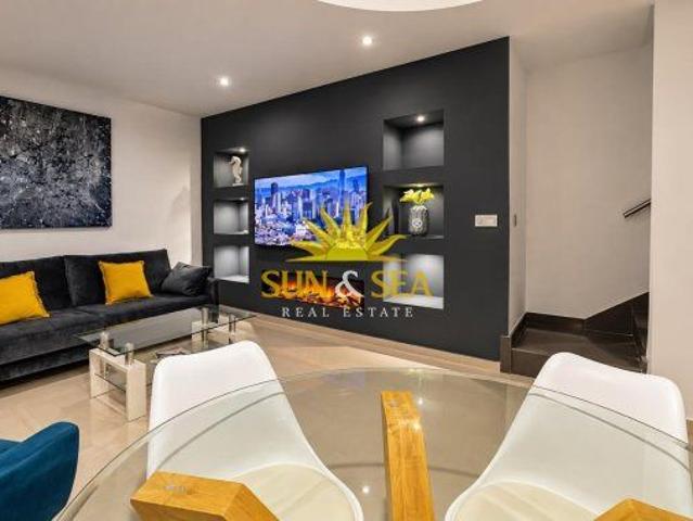 3 BEDROOM VILLA WITH PRIVATE POOL AND SOLARIUM IN VILLAMARTÍN
