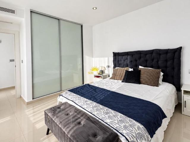3 BEDROOM VILLA WITH PRIVATE POOL AND SOLARIUM IN VILLAMARTÍN