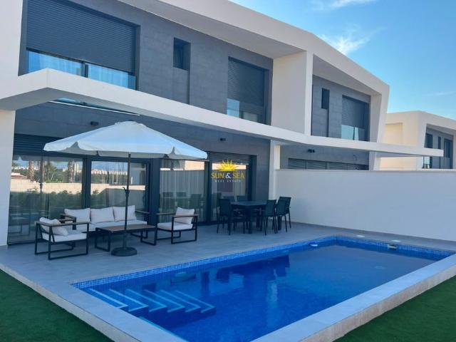 3 BEDROOM VILLA WITH PRIVATE POOL IN GRAN ALACANT