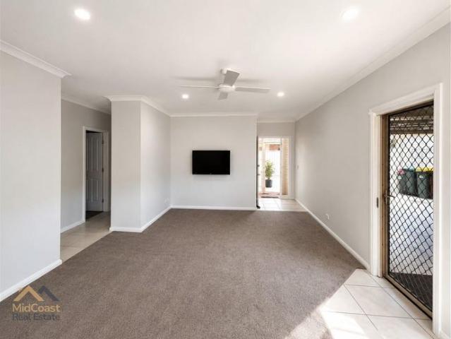 3 Bedroom Villa Within Walking Distance to Stocklands Village