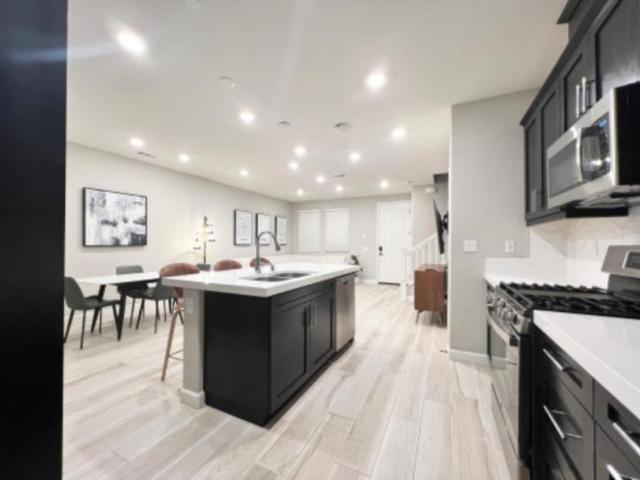 3 bedroom, Vista CA 92084 105735211