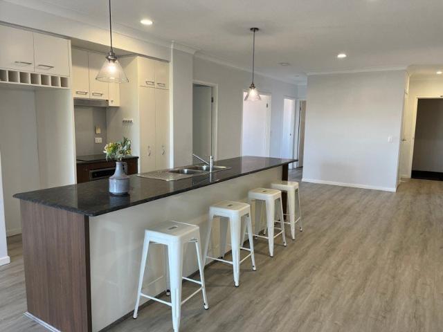 3 BEDROOM X 2 BATHROOM APARTMENT IN VARSITY LAKES Rent increasing to $960 per week from 17/1/2027 due to break lease