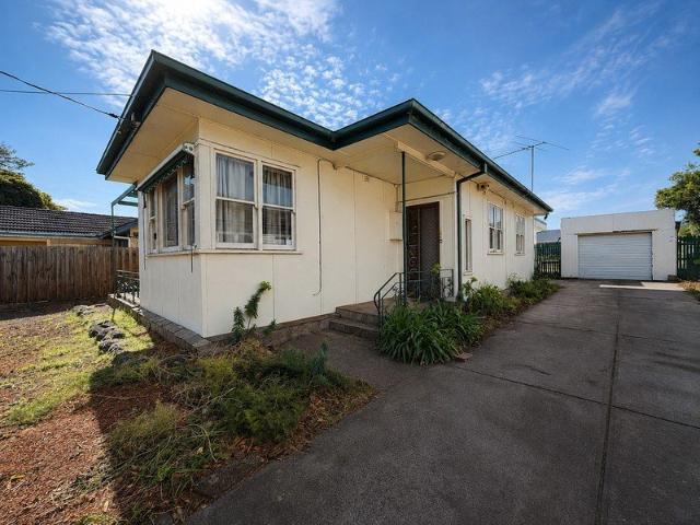 3 Bedrooms, Multiple Living Zones 8 Month Rental