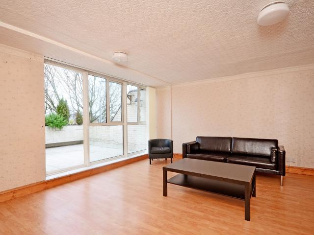 3 Bedrooms Maisonette for Rent in Bruckner Street | Foxtons