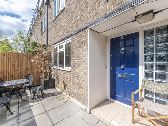 3 Bedrooms Maisonette for Rent in Kings Road | Foxtons