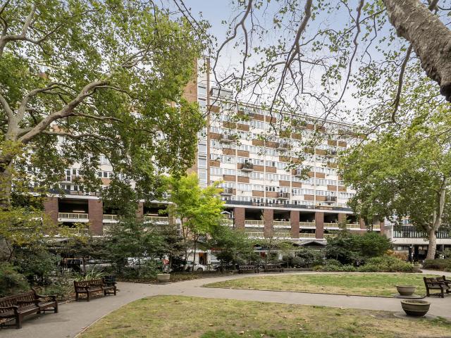 3 Bedrooms Maisonette for Rent in Semley Place | Foxtons