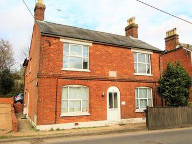 3 Bedrooms Maisonette for rent in Upper Hale Road, Upper Hale, Farnham GU9