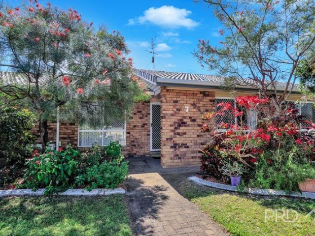 3 BEDROOMS MASSIVE LIVING AREAS 6m x 6m SHED WITH POWER 400 METRES TO GYM AND BOWLS CLUB 900 METRES TO BEACH SIDE ACCESS FOR VAN OR BOAT