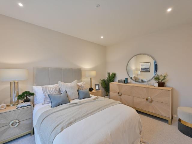 3 Bedrooms Mews for Rent in Kings Avenue | Foxtons